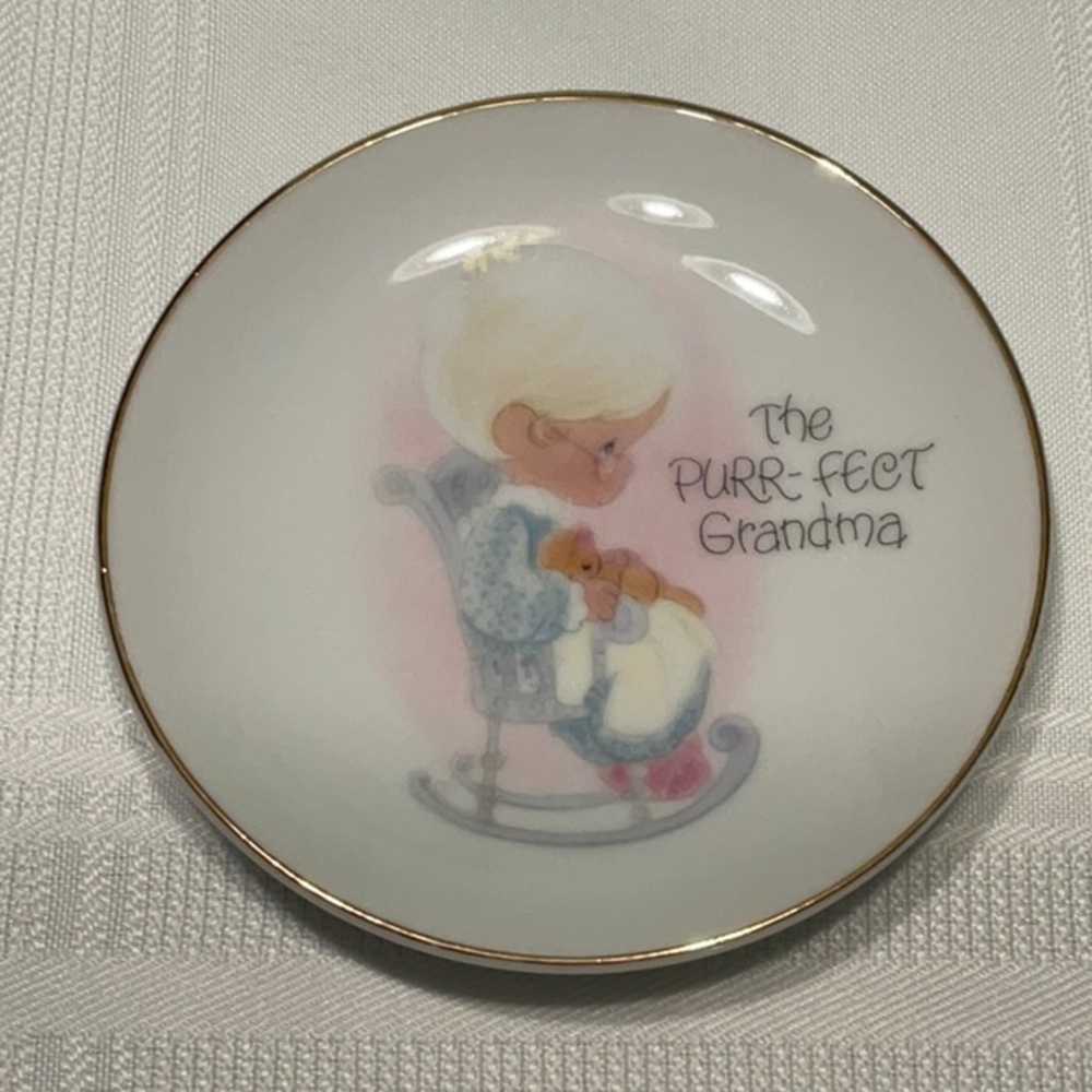 Precious Moments The Purr-Fect Grandma Small Porcelain Plate Grandma in Rocker​